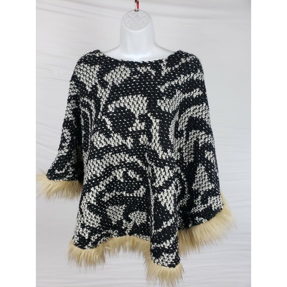 EUCโ INC International Concepts Woven Fur Trim Black and White Poncho Size L/XL